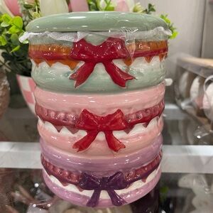 Macarons with Bows Stacked Pastel Ceramic Cookie Jar matching Food Stool NWT